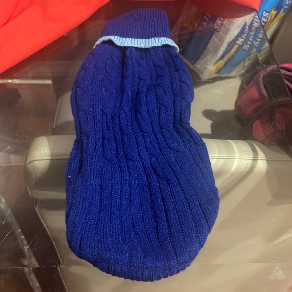 Lookin Good blue turtleneck sweater size small